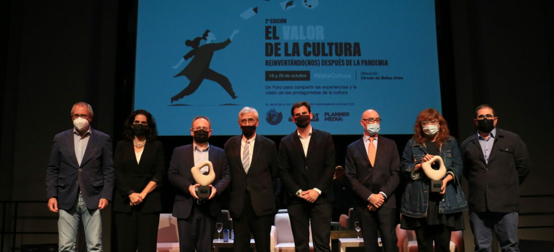 La directora de cine Isabel Coixet y el director teatral Jesús Cimarro, premios Liderazgo Cultural