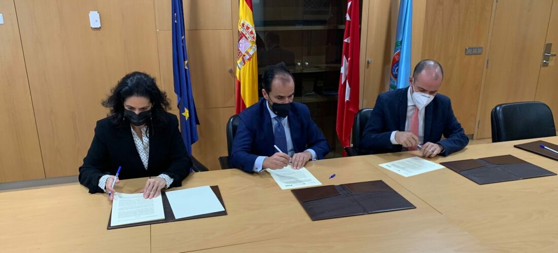 La FOM firma un gran acuerdo con la Universidad Rey Juan Carlos y la Escuela de Gobierno OEA para impulsar nuevos programas académicos