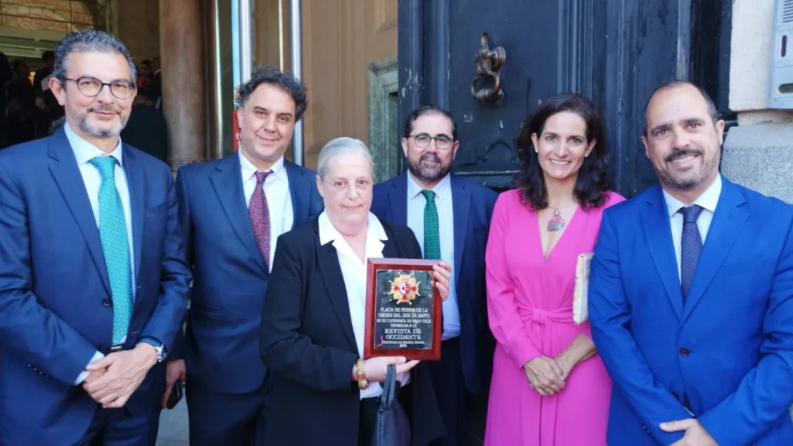 Momentos de la entrega de la Gran Cruz de la Orden del Dos de Mayo de la Comunidad de Madrid