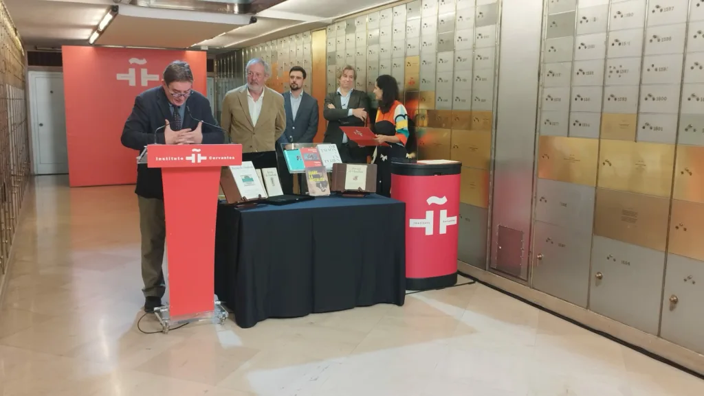 Acto del depósito de los ejemplares de Revista de Occidente en la Caja de las Letras del Instituto Cervantes