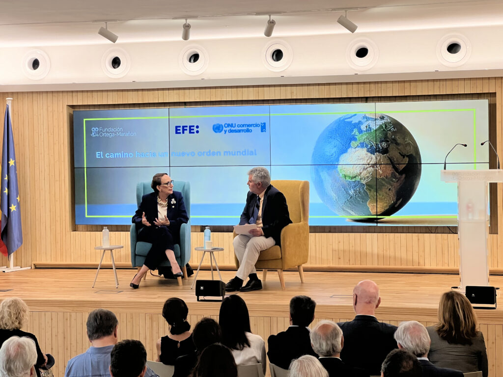 Rebeca Grynspan y Miguel Ángel Oliver protagonizan un diálogo sobre el nuevo orden mundial y la financiación al desarrollo
