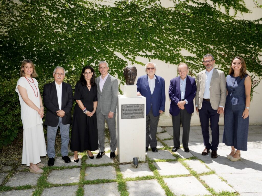 La Fundación Lilly y la Fundación Ortega-Marañón reivindican el legado científico, médico y humanista de Gregorio Marañón con un busto en su honor